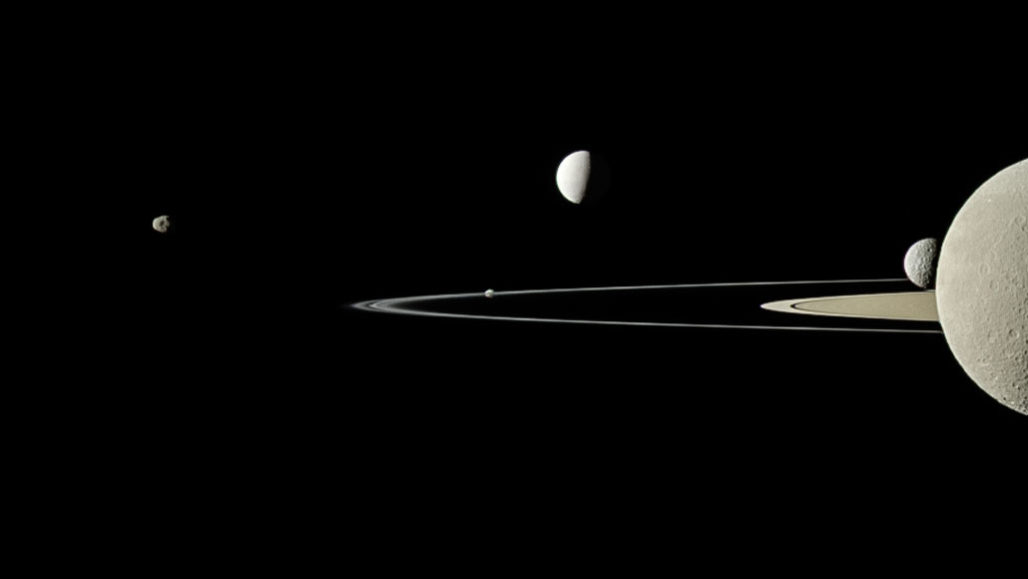 100819_SB_saturn-moons_feat-1028x579.jpg
